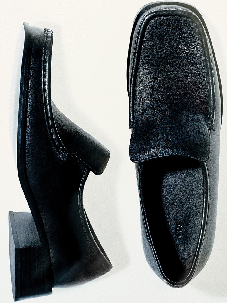 スクエアトゥ ヒールローファー レザー素材